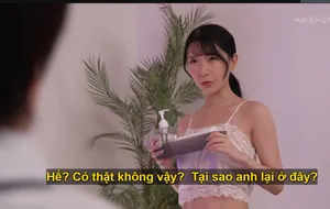 年轻的欧洲女孩在宿舍房间里用性玩具诱惑