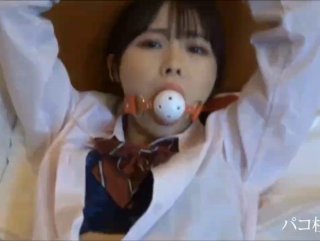 美丽端庄的风韵阿姨，洗澡之际不忘录一小段发给我看，泡沫摸在大奶子和阴蒂上，看阿姨好享受这样的自慰抚摸呀！